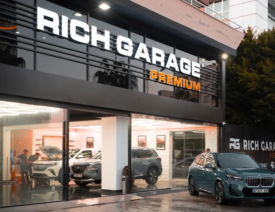 Rich Garage 1