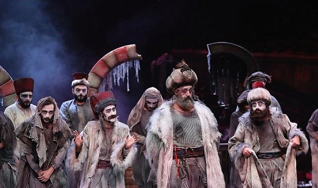 ast-tum-oyunlarini-kapali-gise-oynuyor-sanatin-ruhu-sahneye-tasiniyor-bBpJw7KI.jpg